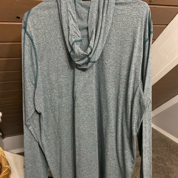 Under Armor long sleeve athletic shirt with hood - Picture 2 of 2